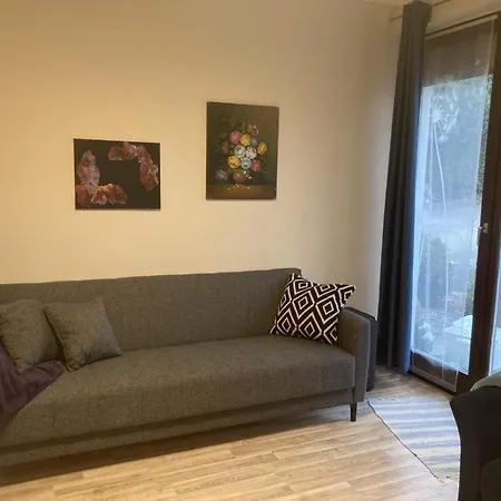 Moderne Mit Terrasse Ebenerdig Apartmán *